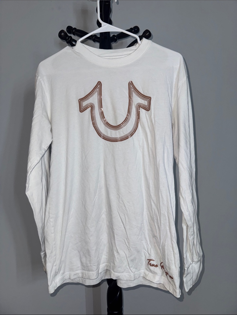 True Religion White Long-Sleeve Tee with Brown Logo 32.T